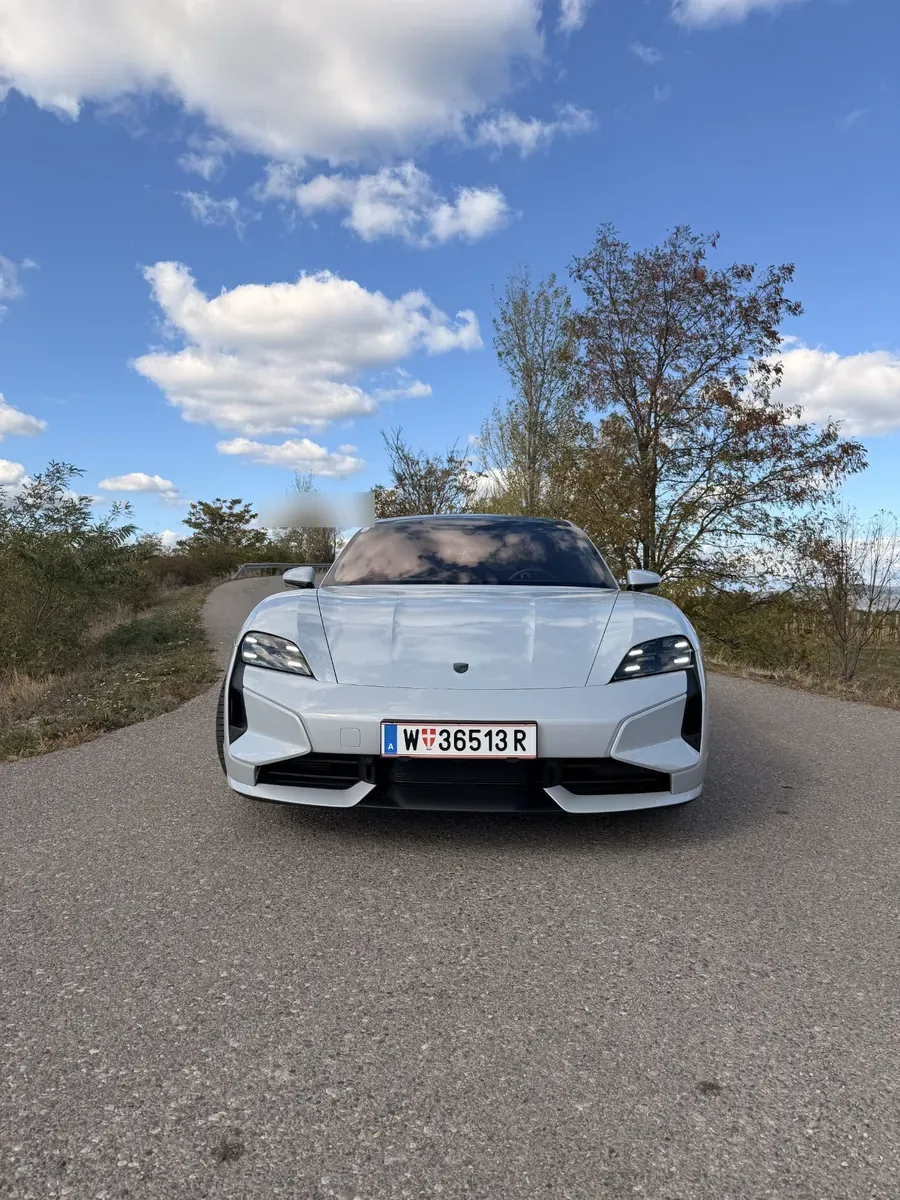 Porsche Taycan 2024 photo 2