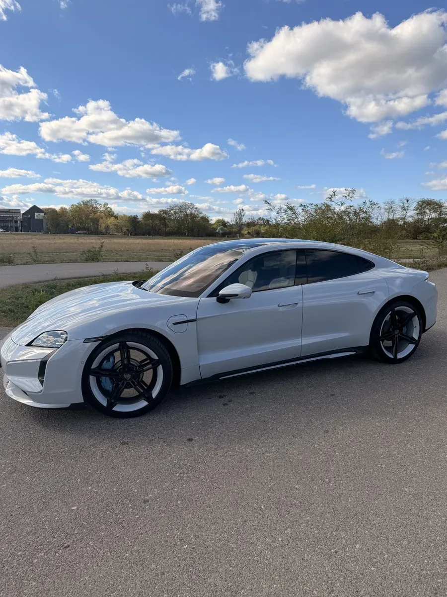 Porsche Taycan 2024 photo 3