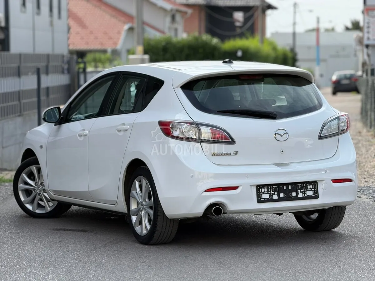 Mazda 3 2011 photo 2