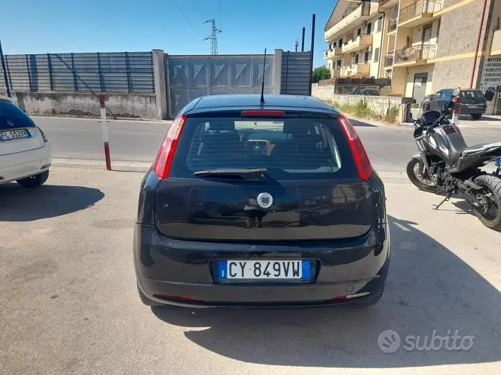 Fiat Grande Punto 2005 photo 4