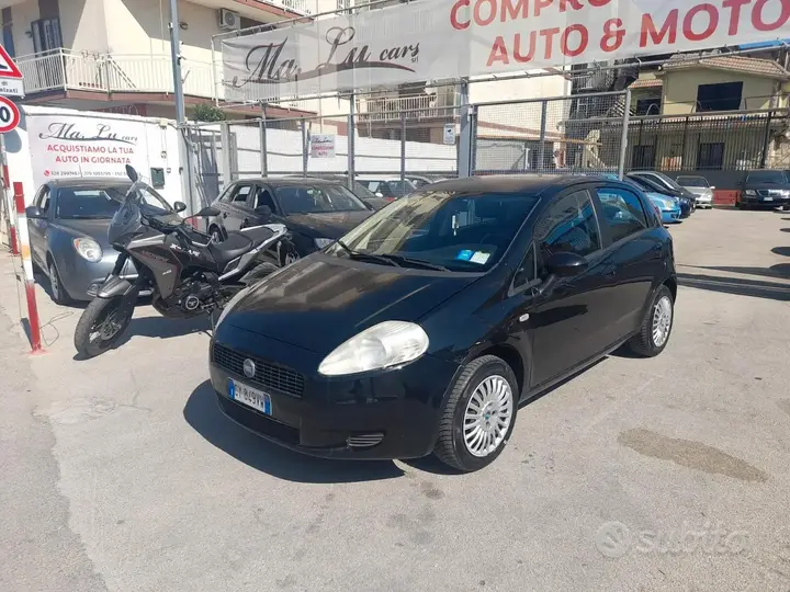 Fiat Grande Punto 2005 photo 2
