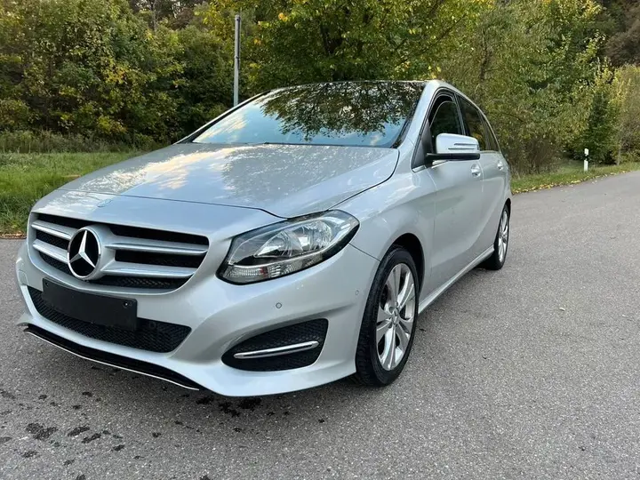 Mercedes-Benz B 180