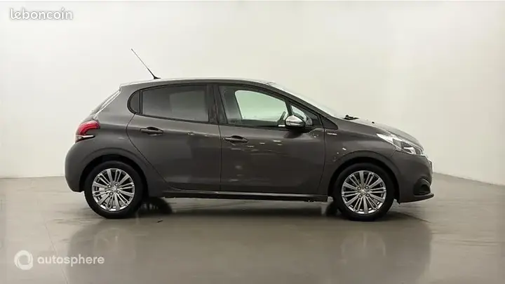 Peugeot 208 2018 photo 4