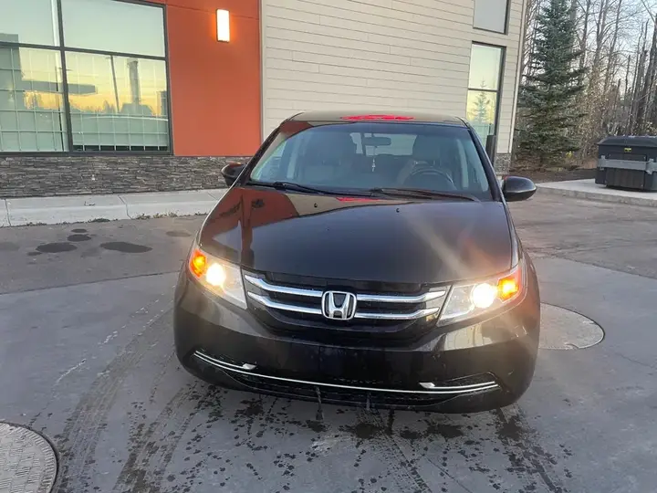 Honda Odyssey 2014 photo 2