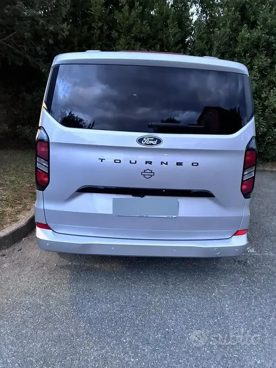 Ford Tourneo Custom 2024 photo 4