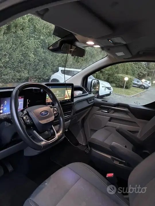Ford Tourneo Custom 2024 photo 3