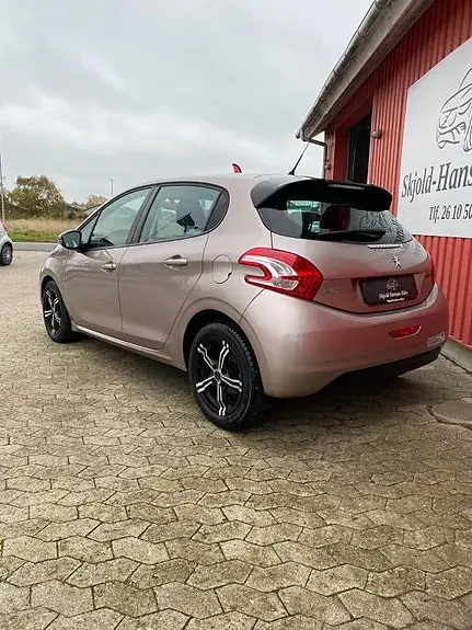 Peugeot 208 2014 photo 4