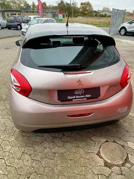 Peugeot 208 2014 photo 5