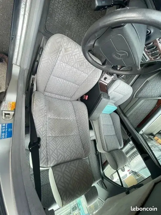 Mercedes-Benz C250D 1994 photo 2