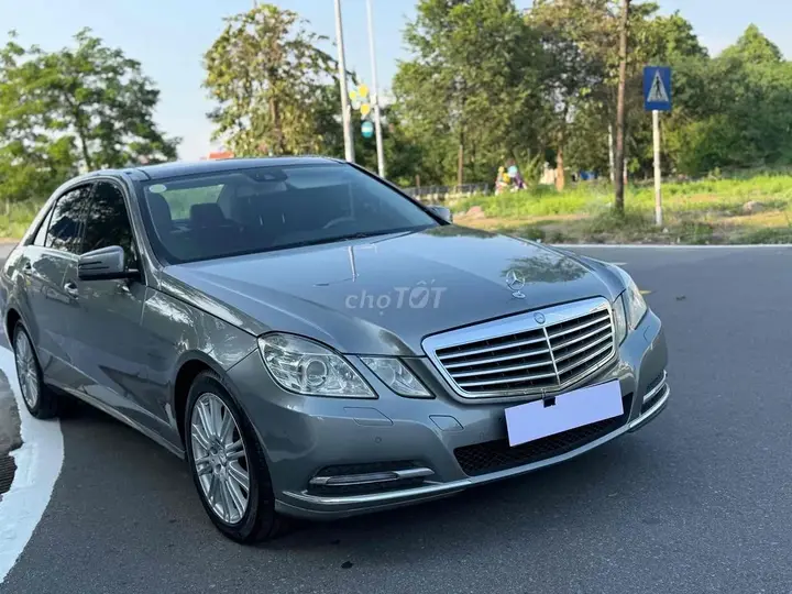 Mercedes-Benz E-Class 2011 photo 4