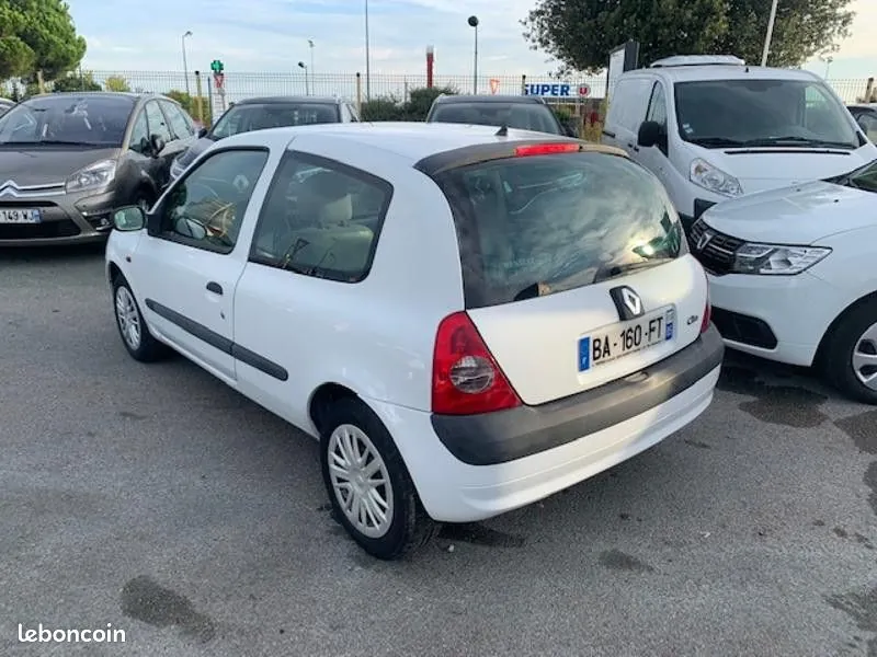 Renault Clio 2001 photo 4