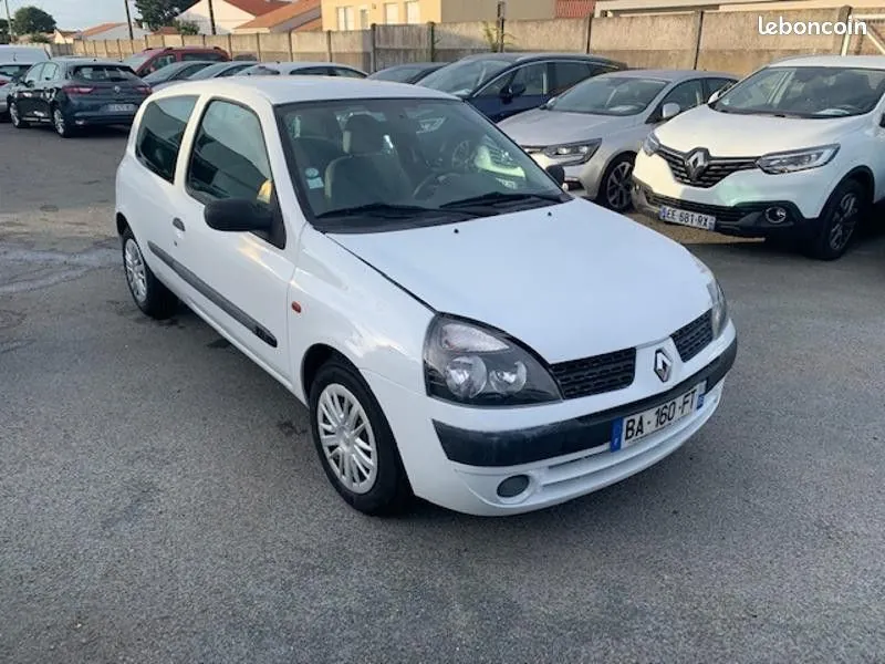 Renault Clio 2001 photo 2