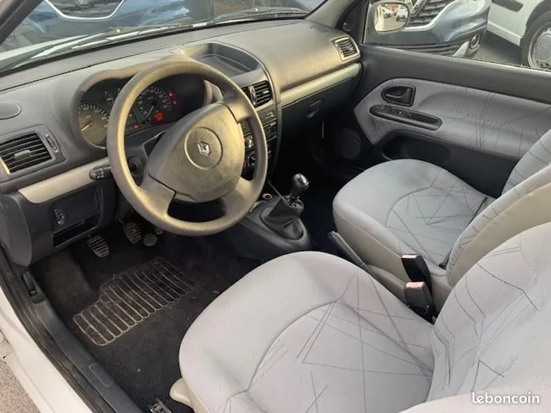 Renault Clio 2001 photo 5