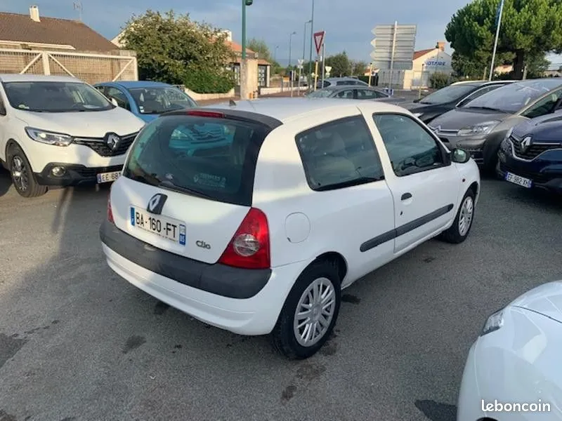 Renault Clio 2001 photo 3