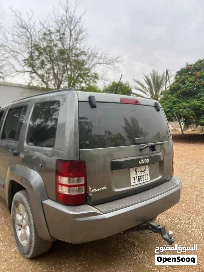Jeep Liberty 2012 photo 2
