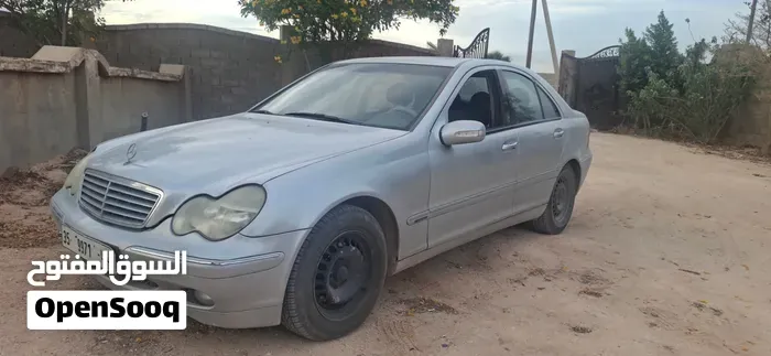 Mercedes-Benz C-Class 2004 photo 2