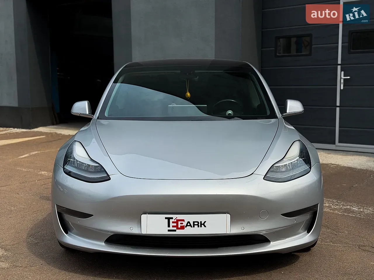 Tesla Model 3 2018 photo 2