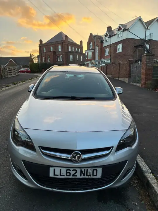 Vauxhall Astra 2012 photo 3
