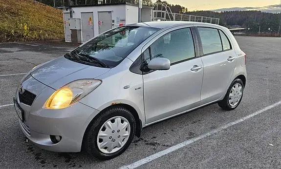 Toyota Yaris 2007 photo 2