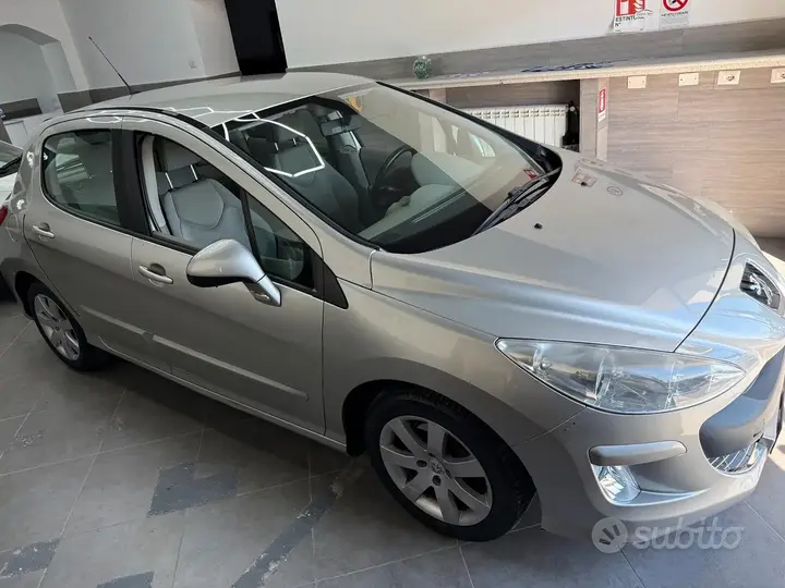 Peugeot 308 2008 photo 5