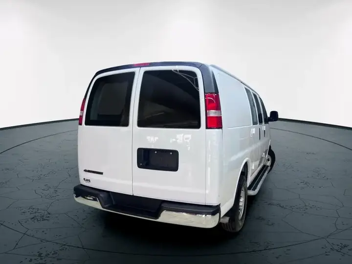 Chevrolet Express 2024 photo 3