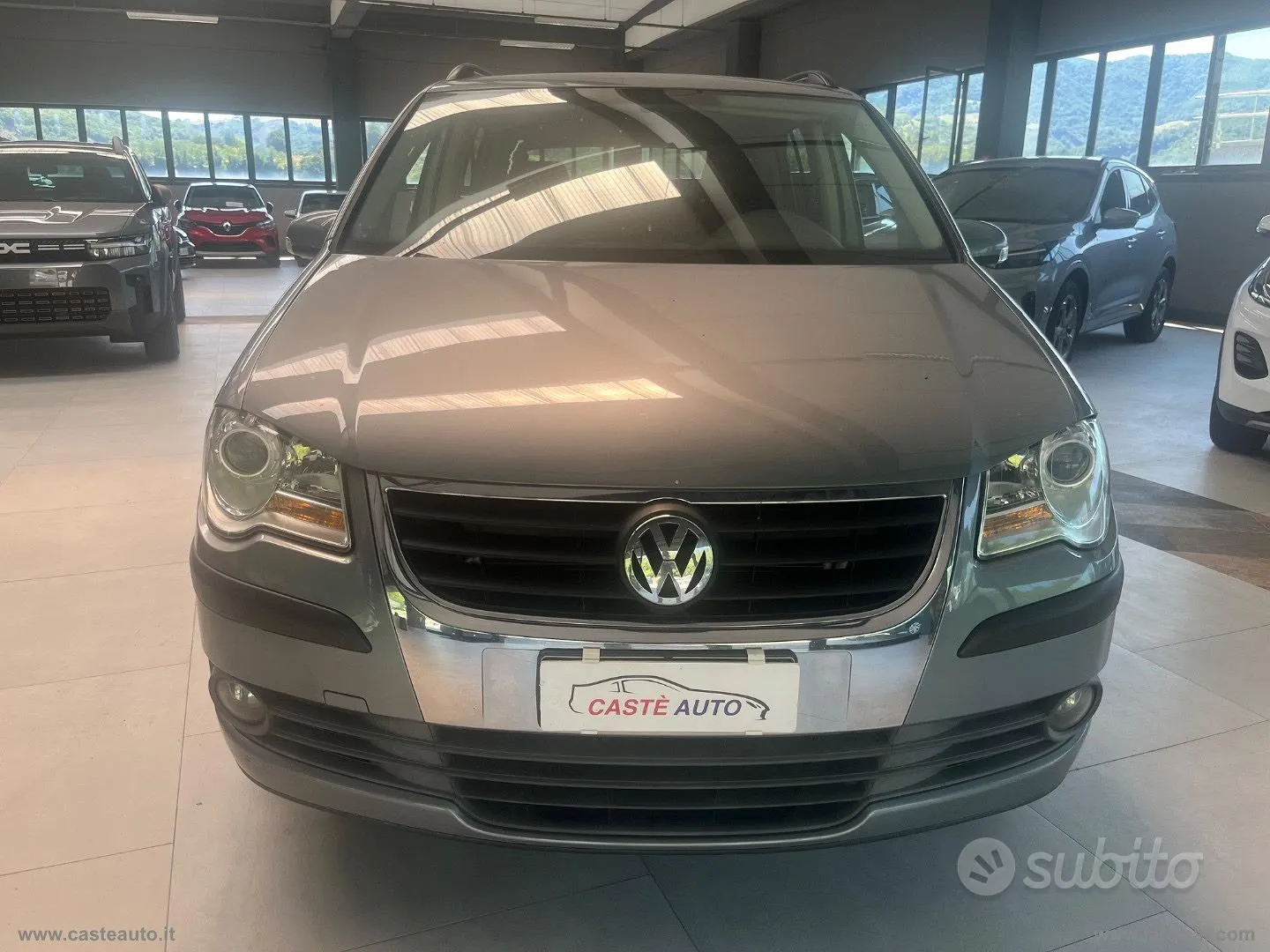 Volkswagen Touran 2009 photo 2