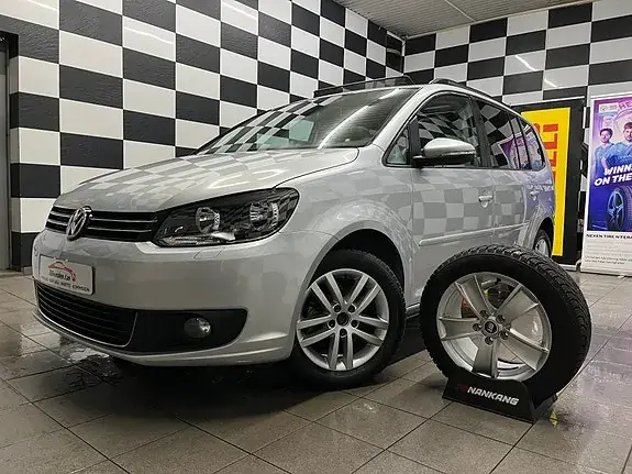 Volkswagen Touran 2013 photo 2