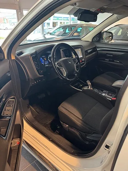 Mitsubishi Outlander 2020 photo 2