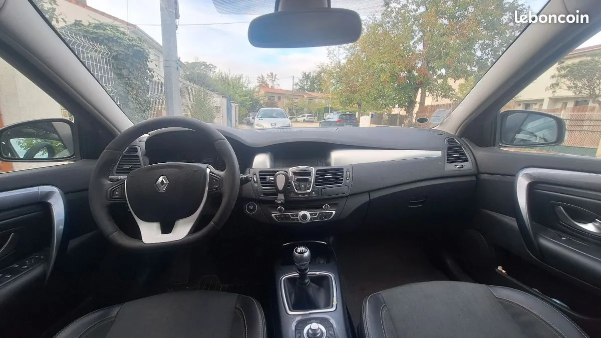 Renault Laguna 2010 photo 3