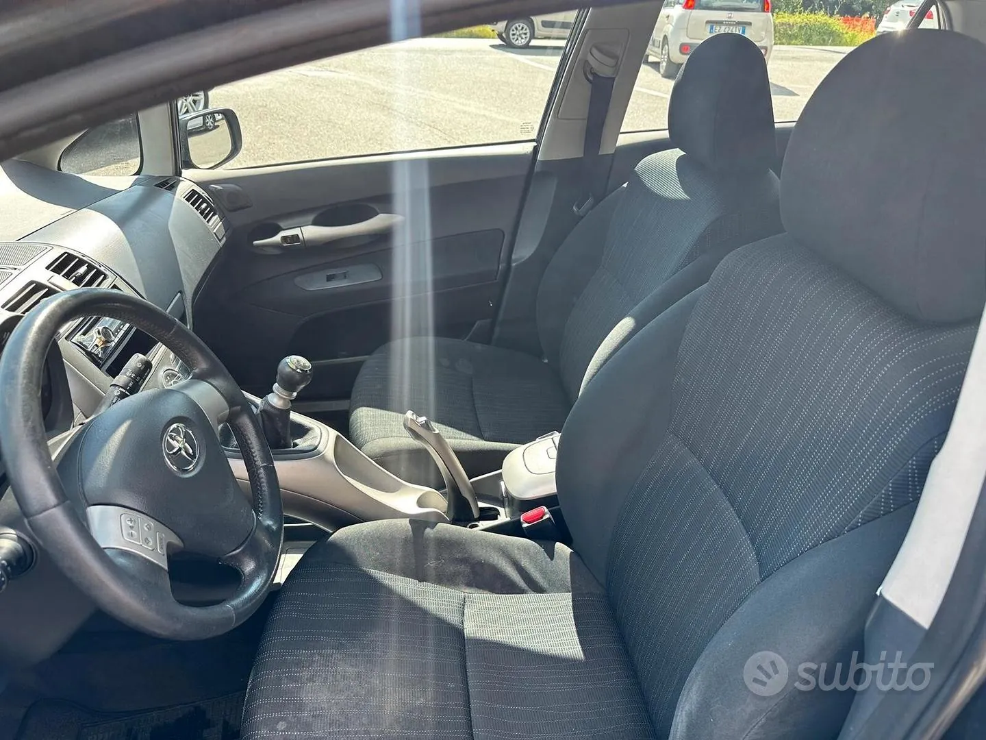 Toyota Auris 2007 photo 2