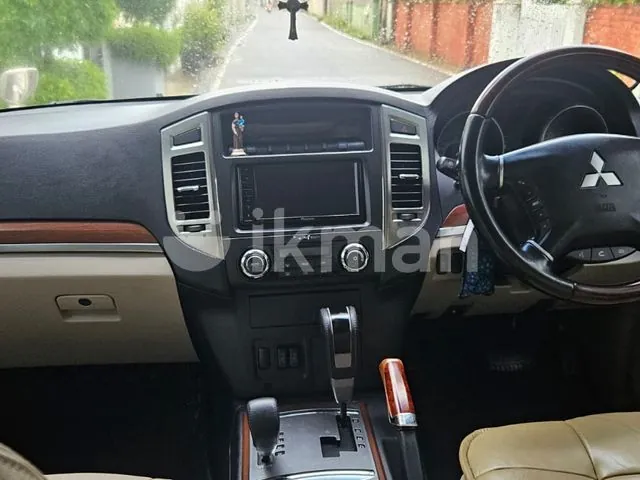 Mitsubishi Pajero 2012 photo 3