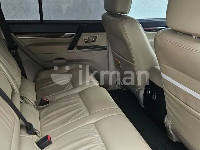 Mitsubishi Pajero 2012 photo 4