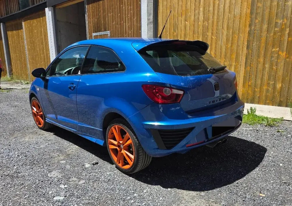 Seat Ibiza 2011 photo 2