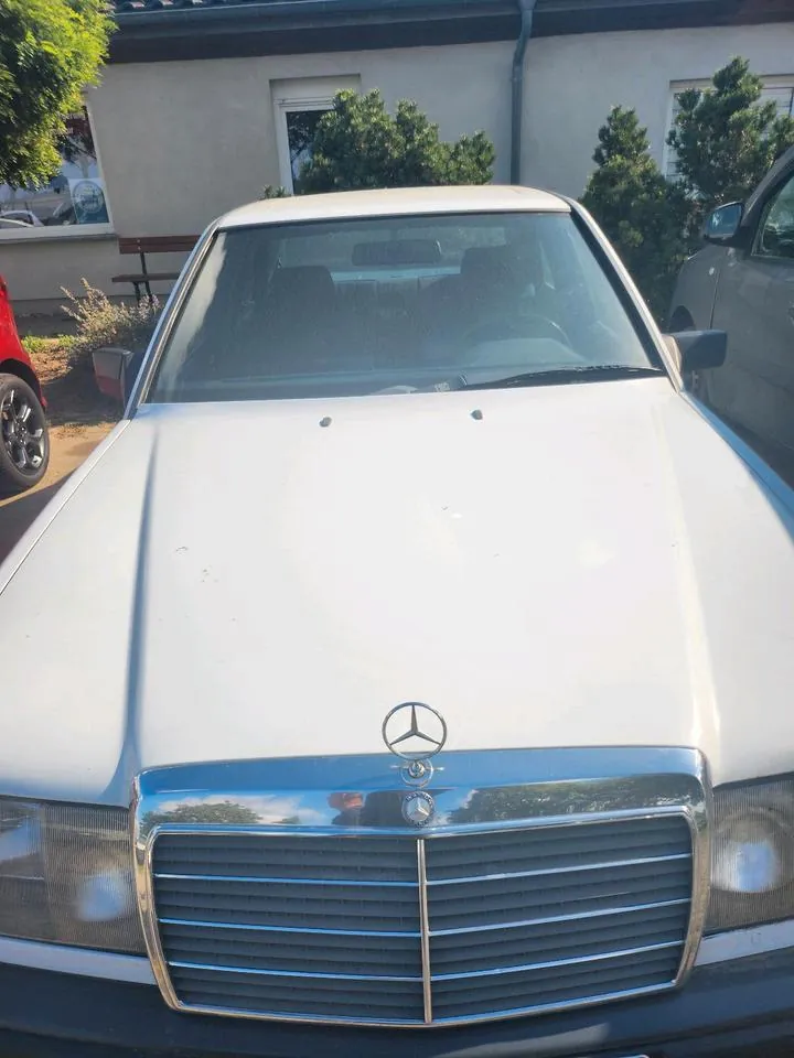 Mercedes-Benz 230 E