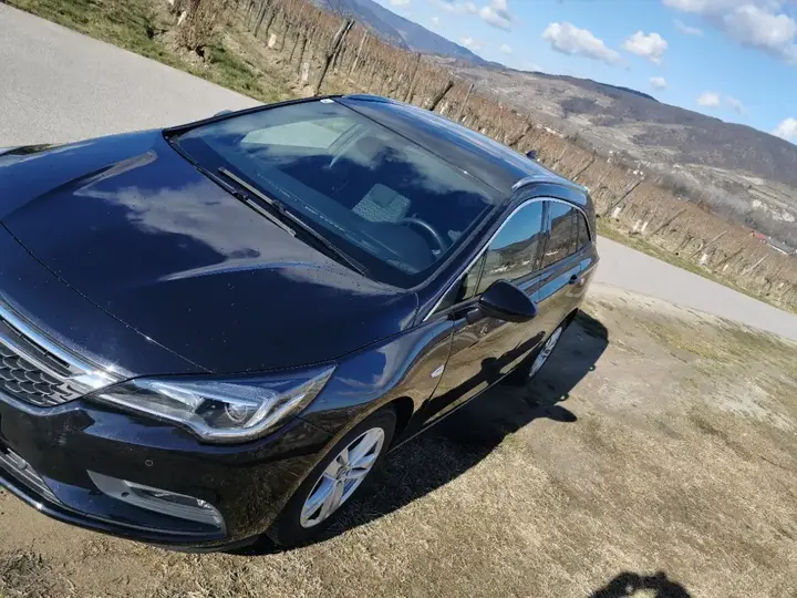 Opel Astra 2017 photo 2