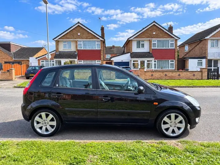 Ford Fiesta 2003 photo 2