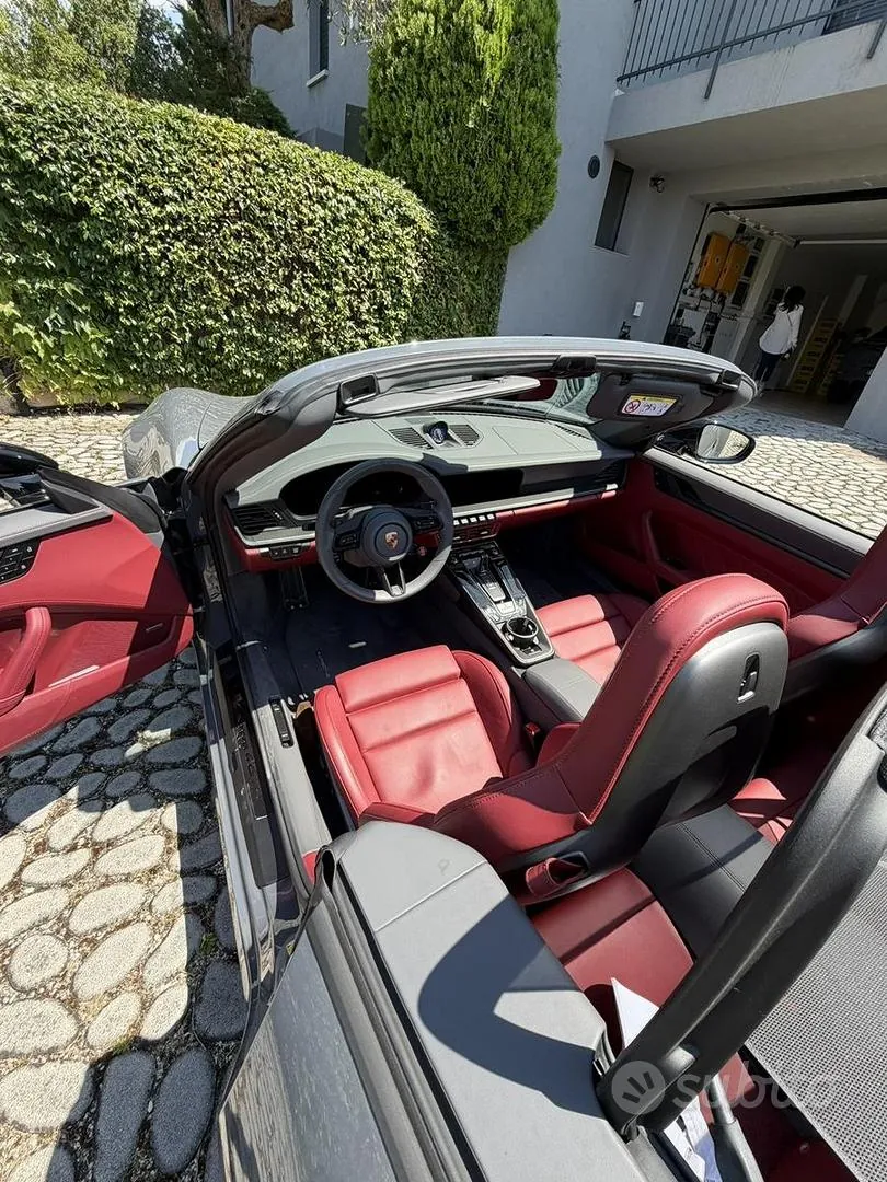Porsche 911 2025 photo 2