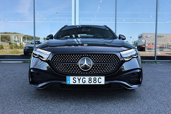 Mercedes-Benz E220 2024 photo 3