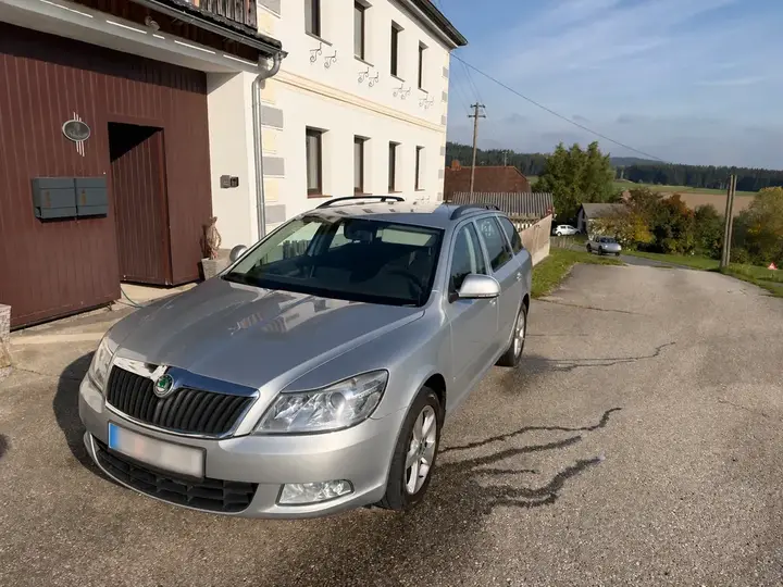 Skoda Octavia Combi 2010 photo 3