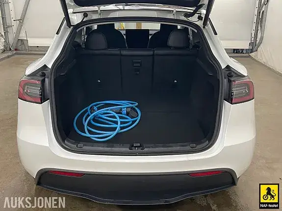 Tesla Model Y 2024 photo 4
