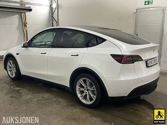 Tesla Model Y 2024 photo 2