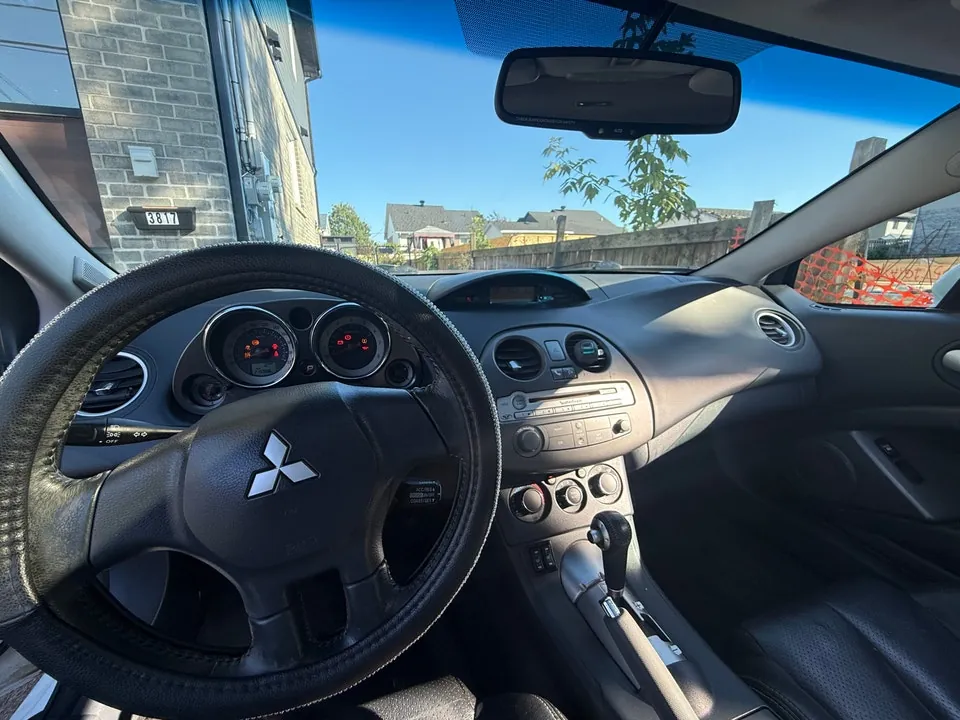 Mitsubishi Eclipse 2011 photo 4