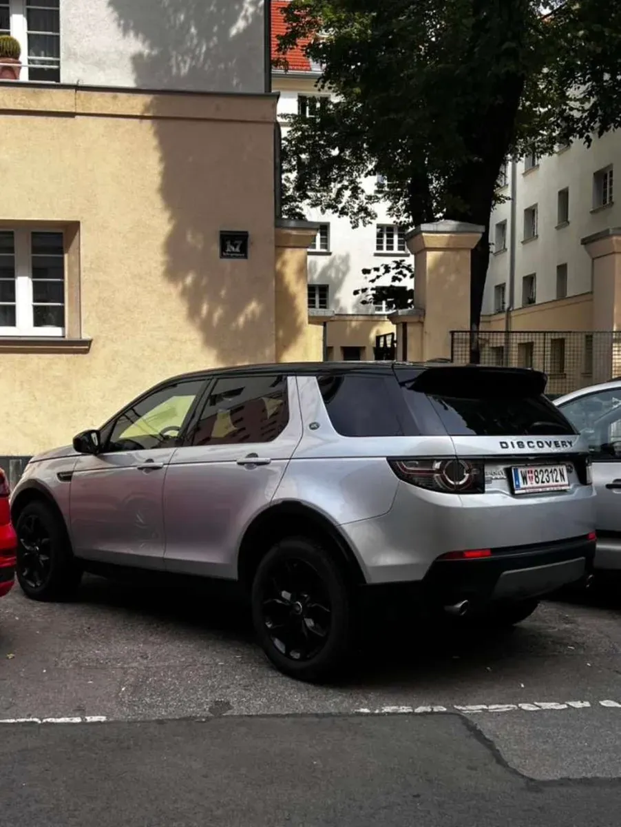 Land Rover Discovery Sport 2015 photo 2