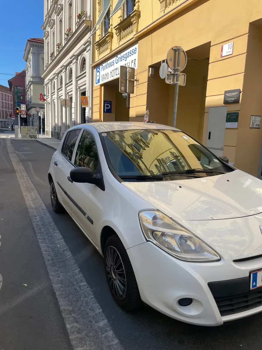 Renault Clio 2011 photo 2