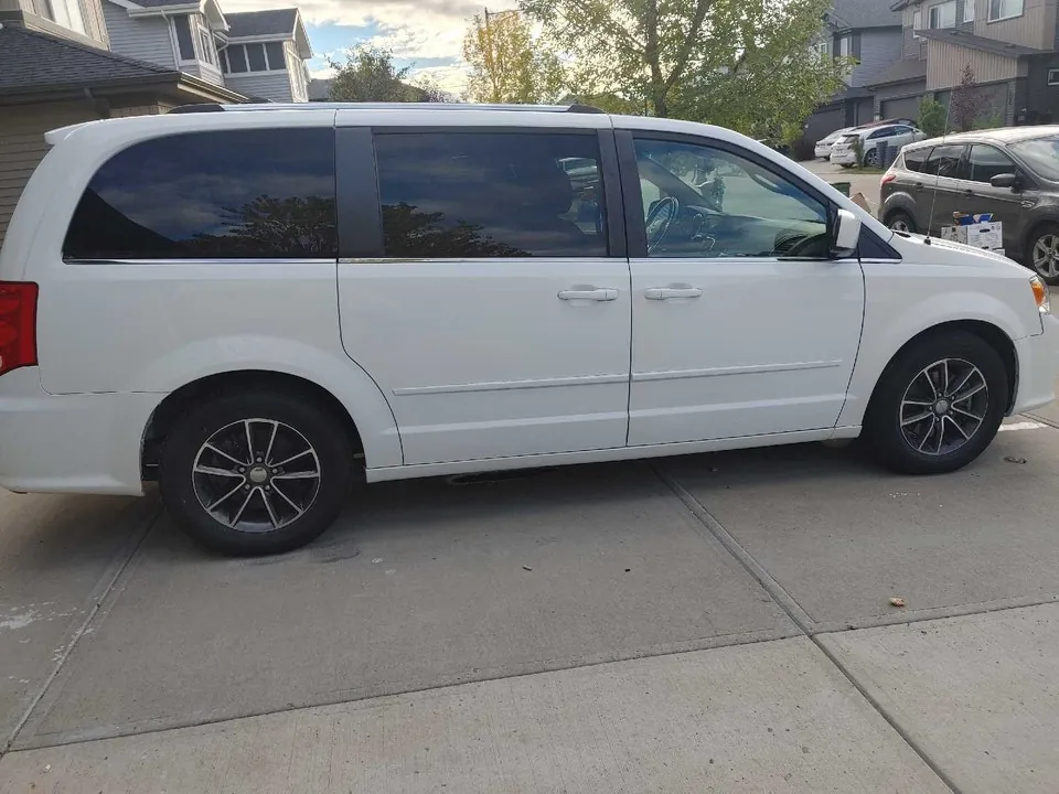 Dodge Grand Caravan 2016 photo 2