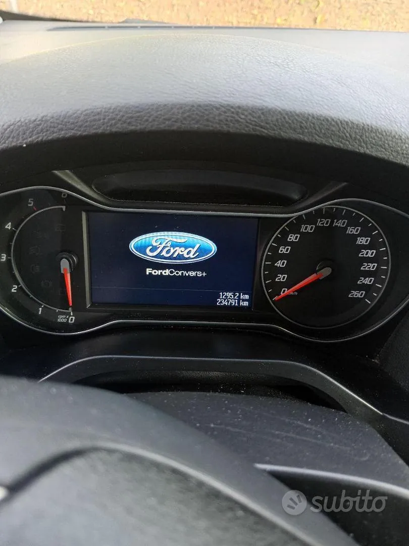 Ford Galaxy 2011 photo 3