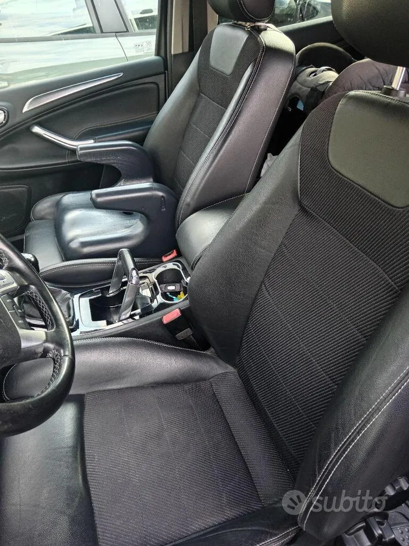 Ford Galaxy 2011 photo 4