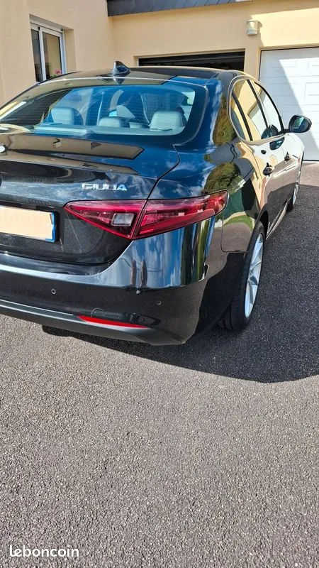 Alfa Romeo Giulia 2017 photo 2