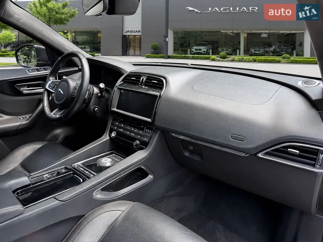 Jaguar F-Pace 2020 photo 2