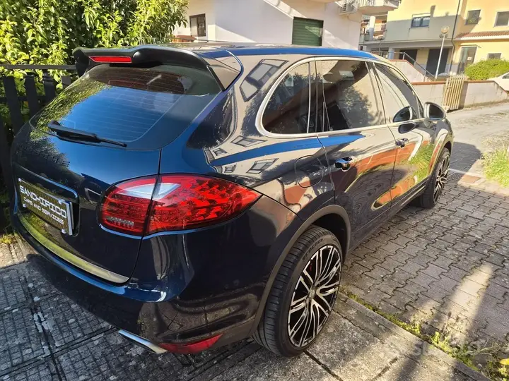 Porsche Cayenne 2011 photo 4